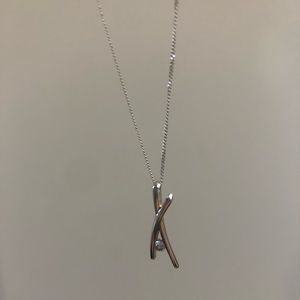 White gold and small diamond necklace and charm